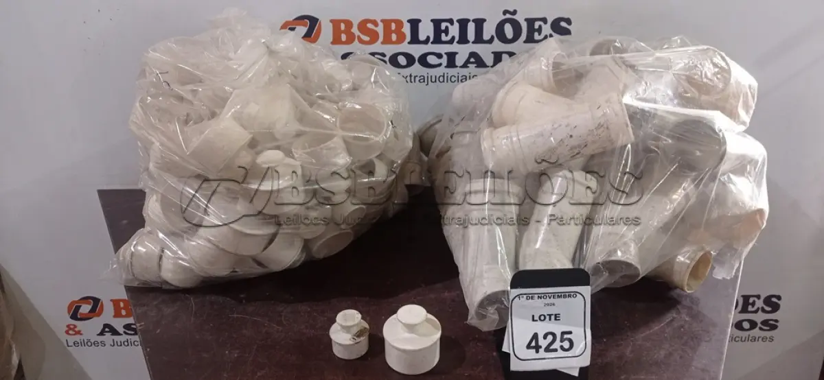 LOTE 425 - 01 LOTE COM GRANDE QUANTIDADE DE JUNÇÕES DUPLAS E PLUGS DE ESGOTO. (NO ESTADO) ATENÇÃO! FAZER A VISITAÇÃO ANTES DE ARREMATAR, NÃO SABEMOS SE FUNCIONA, LEILÃO NÃO TEM GARANTIA E NEM DEVOLUÇÃO, SUJEITO A POSSÍVEIS AVARIAS VISÍVEIS/OCULTAS E/OU AUSÊNCIA DE COMPONENTES.