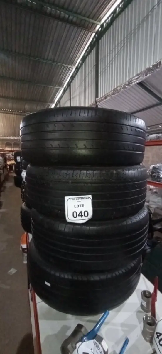 LOTE 040 - 04 PNEUS TAMANHO 215/55 R17 USADOS. (NO ESTADO) ATENÇÃO! FAZER A VISITAÇÃO ANTES DE ARREMATAR, NÃO SABEMOS SE FUNCIONA, LEILÃO NÃO TEM GARANTIA E NEM DEVOLUÇÃO, SUJEITO A POSSÍVEIS AVARIAS VISÍVEIS/OCULTAS E/OU AUSÊNCIA DE COMPONENTES.
