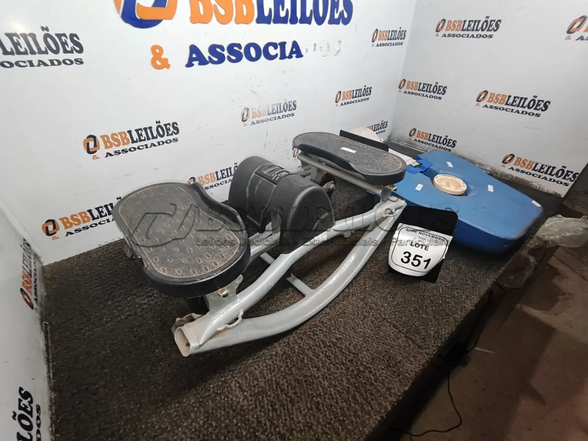 LOTE 351 - 01 SIMULADOR DE CAMINHADA LATERAL TIPO STEPPER E MANEQUIM DE TREINAMENTO RCP. (NO ESTADO) ATENÇÃO! FAZER A VISITAÇÃO ANTES DE ARREMATAR, NÃO SABEMOS SE FUNCIONA, LEILÃO NÃO TEM GARANTIA E NEM DEVOLUÇÃO, SUJEITO A POSSÍVEIS AVARIAS VISÍVEIS/OCULTAS E/OU AUSÊNCIA DE COMPONENTES.