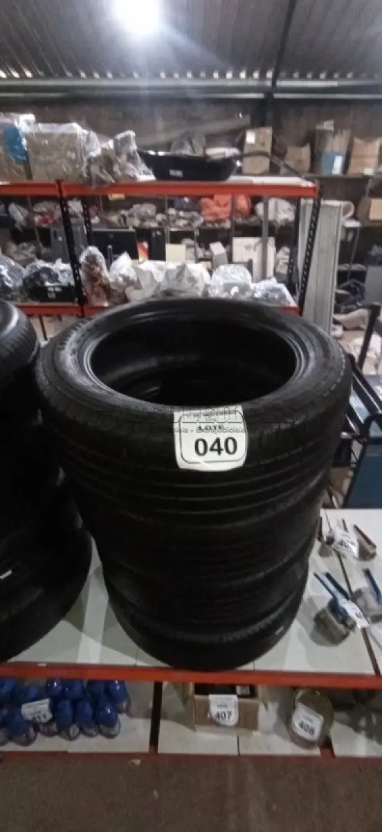 LOTE 040 - 04 PNEUS TAMANHO 215/55 R17 USADOS. (NO ESTADO) ATENÇÃO! FAZER A VISITAÇÃO ANTES DE ARREMATAR, NÃO SABEMOS SE FUNCIONA, LEILÃO NÃO TEM GARANTIA E NEM DEVOLUÇÃO, SUJEITO A POSSÍVEIS AVARIAS VISÍVEIS/OCULTAS E/OU AUSÊNCIA DE COMPONENTES.