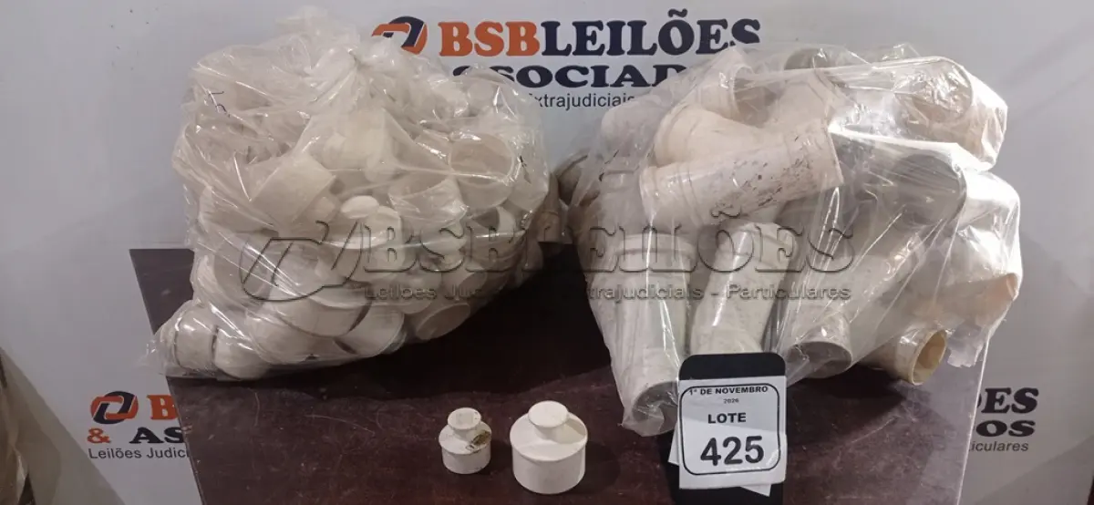 LOTE 425 - 01 LOTE COM GRANDE QUANTIDADE DE JUNÇÕES DUPLAS E PLUGS DE ESGOTO. (NO ESTADO) ATENÇÃO! FAZER A VISITAÇÃO ANTES DE ARREMATAR, NÃO SABEMOS SE FUNCIONA, LEILÃO NÃO TEM GARANTIA E NEM DEVOLUÇÃO, SUJEITO A POSSÍVEIS AVARIAS VISÍVEIS/OCULTAS E/OU AUSÊNCIA DE COMPONENTES.