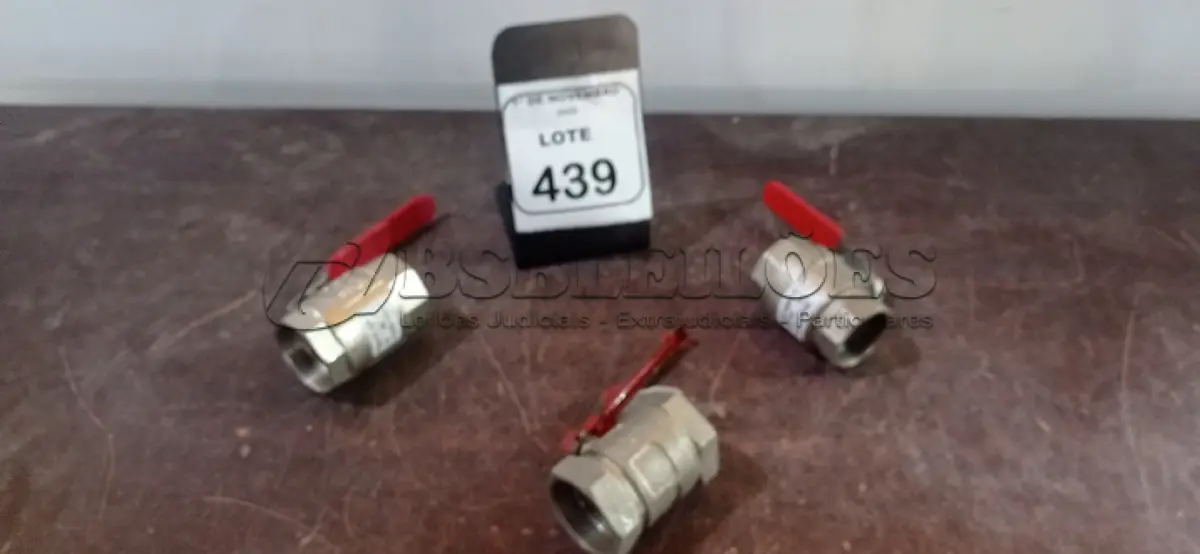 LOTE 439 - 03 REGISTROS ESFERA DE 1 1/2 DE METAL. (NO ESTADO) ATENÇÃO! FAZER A VISITAÇÃO ANTES DE ARREMATAR, NÃO SABEMOS SE FUNCIONA, LEILÃO NÃO TEM GARANTIA E NEM DEVOLUÇÃO, SUJEITO A POSSÍVEIS AVARIAS VISÍVEIS/OCULTAS E/OU AUSÊNCIA DE COMPONENTES.