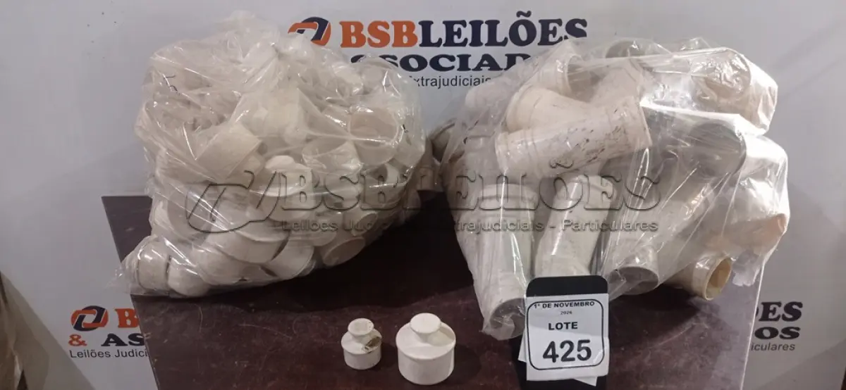 LOTE 425 - 01 LOTE COM GRANDE QUANTIDADE DE JUNÇÕES DUPLAS E PLUGS DE ESGOTO. (NO ESTADO) ATENÇÃO! FAZER A VISITAÇÃO ANTES DE ARREMATAR, NÃO SABEMOS SE FUNCIONA, LEILÃO NÃO TEM GARANTIA E NEM DEVOLUÇÃO, SUJEITO A POSSÍVEIS AVARIAS VISÍVEIS/OCULTAS E/OU AUSÊNCIA DE COMPONENTES.