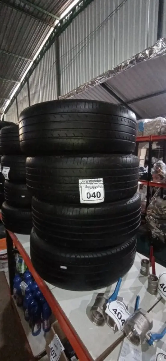 LOTE 040 - 04 PNEUS TAMANHO 215/55 R17 USADOS. (NO ESTADO) ATENÇÃO! FAZER A VISITAÇÃO ANTES DE ARREMATAR, NÃO SABEMOS SE FUNCIONA, LEILÃO NÃO TEM GARANTIA E NEM DEVOLUÇÃO, SUJEITO A POSSÍVEIS AVARIAS VISÍVEIS/OCULTAS E/OU AUSÊNCIA DE COMPONENTES.