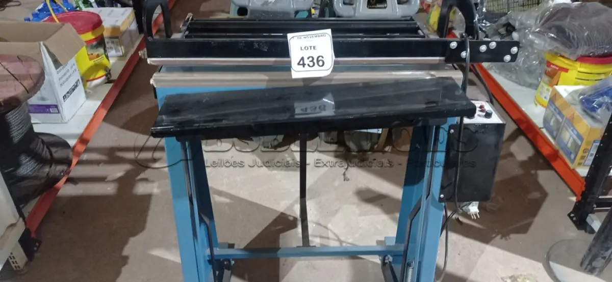 LOTE 436 - 01 LAMINADORA. (NO ESTADO) ATENÇÃO! FAZER A VISITAÇÃO ANTES DE ARREMATAR, NÃO SABEMOS SE FUNCIONA, LEILÃO NÃO TEM GARANTIA E NEM DEVOLUÇÃO, SUJEITO A POSSÍVEIS AVARIAS VISÍVEIS/OCULTAS E/OU AUSÊNCIA DE COMPONENTES.
