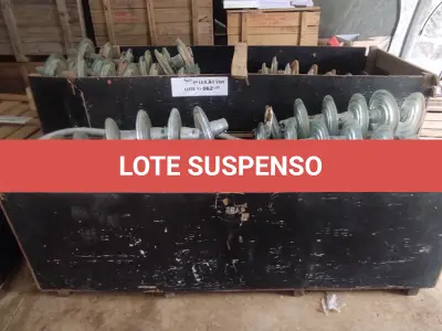 LOTE 062 - O1 LOTE COM ISOLADORES DE ALTA TENSÃO DIVERSOS (NO ESTADO, NÃO SABEMOS SE FUNCIONA. LEILÃO NÃO TEM GARANTIA E NEM DEVOLUÇÃO).