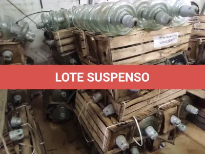 LOTE 059 - 01 LOTE COM 40 ISOLADORES PARA ALTA TENSÃO 23500TEST (NO ESTADO, NÃO SABEMOS SE FUNCIONA. LEILÃO NÃO TEM GARANTIA E NEM DEVOLUÇÃO).