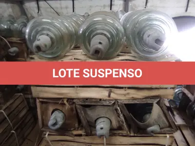 LOTE 059 - 01 LOTE COM 40 ISOLADORES PARA ALTA TENSÃO 23500TEST (NO ESTADO, NÃO SABEMOS SE FUNCIONA. LEILÃO NÃO TEM GARANTIA E NEM DEVOLUÇÃO).