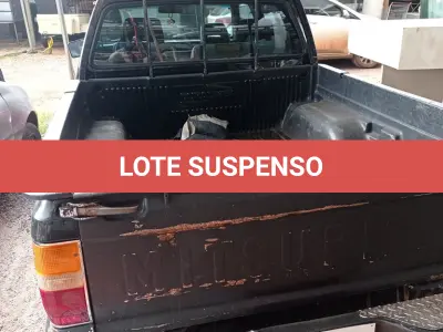 LOTE 472 - 01 MITSUBISHI L200 4X2, ANO 95/95, DIESEL CABINE DUOLA, COR PRETA, BUG-XXXX, (NO ESTADO) (FAZER 2 TRANSFERÊNCIA )(DÉBITOS ANTERIORES POR RESPONSABILIDADE DO ARREMATANTE)