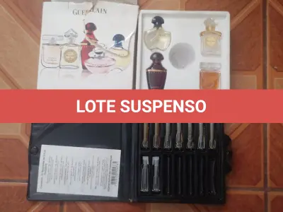 LOTE 240 - COLEÇÃO MINIATURAS DE PERFUMES (NO ESTADO)