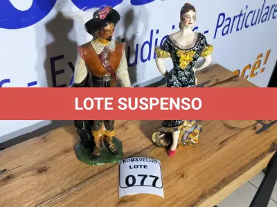LOTE 077 - 01 CASAL DE ESPANHOL PORCELANA. (NO ESTADO)