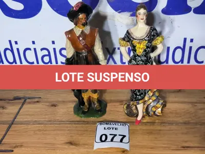 LOTE 077 - 01 CASAL DE ESPANHOL PORCELANA. (NO ESTADO)