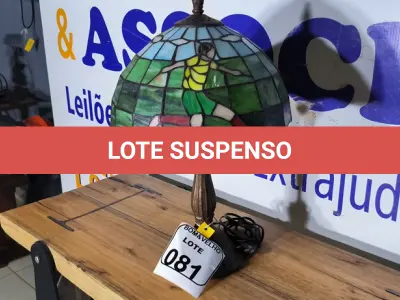 LOTE 081 - 01 ABAJUR TIFANI FUTEBOL. (NO ESTADO)