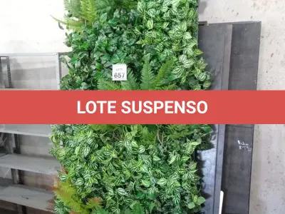 LOTE 657 - 17 PAINÉIS EM MADEIRA E 01 PAINEL DECORADO COM PLANTAS ARTIFICIAIS.  (NO ESTADO) ATENÇÃO! FAZER A VISITAÇÃO ANTES DE ARREMATAR, NÃO SABEMOS SE FUNCIONA, LEILÃO NÃO TEM GARANTIA E NEM DEVOLUÇÃO, SUJEITO A POSSÍVEIS AVARIAS VISÍVEIS/OCULTAS E/OU AUSÊNCIA DE COMPONENTES.