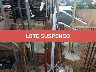 LOTE 645 - 02 SUPORTES DE FERRO PARA CASTIÇAL.  (NO ESTADO) ATENÇÃO! FAZER A VISITAÇÃO ANTES DE ARREMATAR, NÃO SABEMOS SE FUNCIONA, LEILÃO NÃO TEM GARANTIA E NEM DEVOLUÇÃO, SUJEITO A POSSÍVEIS AVARIAS VISÍVEIS/OCULTAS E/OU AUSÊNCIA DE COMPONENTES.