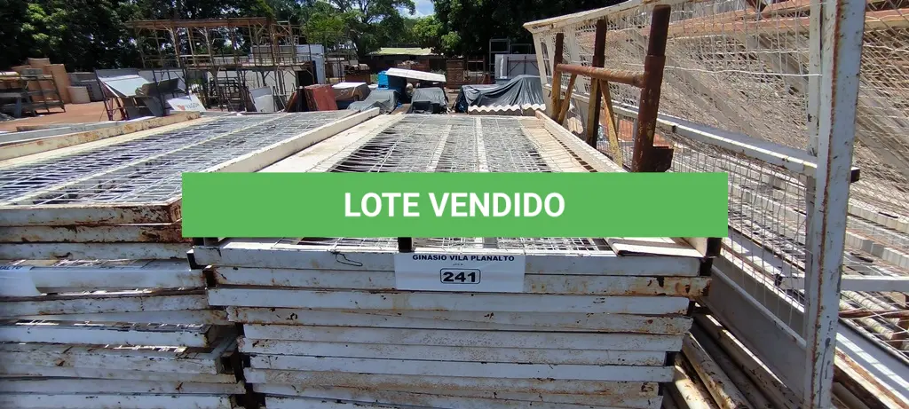 LOTE 241