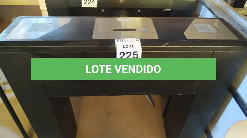 LOTE 225
