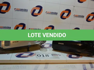 LOTE 018 - 02 PROJETORES MARCA EPSON. (NO ESTADO)