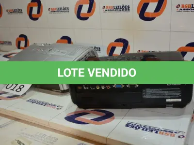 LOTE 018 - 02 PROJETORES MARCA EPSON. (NO ESTADO)