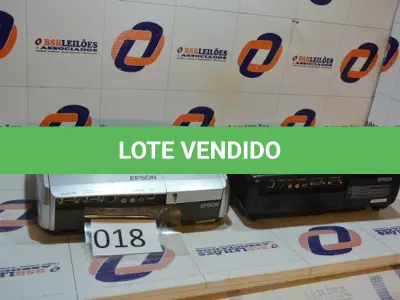 LOTE 018 - 02 PROJETORES MARCA EPSON. (NO ESTADO)