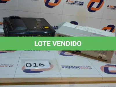 LOTE 016 - 02 PROJETORES, SENDO 01 MARCA BENQ E 01 EPSON COM AVARIAS.(NO ESTADO)