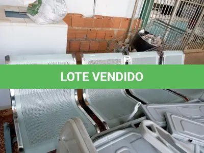 LOTE 367 - 01 LONGARINA 04 LUGARES. (NO ESTADO, NÃO SABEMOS SE FUNCIONA. LEILÃO NÃO TEM GARANTIA E NEM DEVOLUÇÃO.)