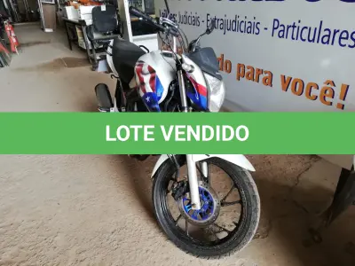 LOTE 403 - 01 MOTO HONDA CG 160 FAN FLEX; ANO 2018/2018 NA COR BRANCA. (NO ESTADO, NÃO SABEMOS SE FUNCIONA. LEILÃO NÃO TEM GARANTIA E NEM DEVOLUÇÃO.)
