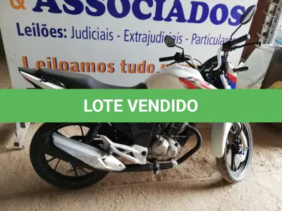 LOTE 403 - 01 MOTO HONDA CG 160 FAN FLEX; ANO 2018/2018 NA COR BRANCA. (NO ESTADO, NÃO SABEMOS SE FUNCIONA. LEILÃO NÃO TEM GARANTIA E NEM DEVOLUÇÃO.)