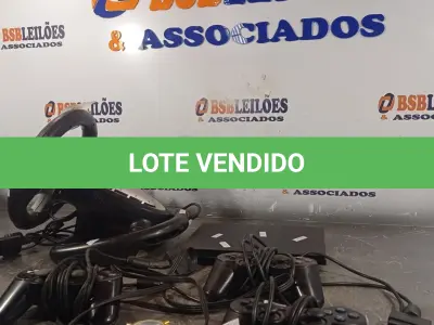 LOTE 035 - 01 PS2 COM 01 VOLANTE. (NO ESTADO, LEILÃO NÃO TEM GARANTIA E NEM DEVOLUÇÃO, SUJEITO A POSSÍVEIS AVARIAS VISÍVEIS/OCULTAS E/OU AUSÊNCIA DE COMPONENTES).