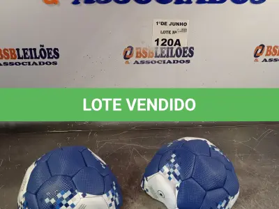 LOTE 120 - 02 BOLAS DE FUTEBOL. (NO ESTADO, LEILÃO NÃO TEM GARANTIA E NEM DEVOLUÇÃO, SUJEITO A POSSÍVEIS AVARIAS VISÍVEIS/OCULTAS E/OU AUSÊNCIA DE COMPONENTES).