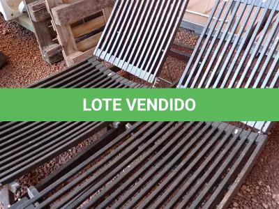 LOTE 498 - 02 ESPREGUIÇADEIRAS EM MADEIRA. (NO ESTADO, LEILÃO NÃO TEM GARANTIA E NEM DEVOLUÇÃO, SUJEITO A POSSÍVEIS AVARIAS VISÍVEIS/OCULTAS E/OU AUSÊNCIA DE COMPONENTES).