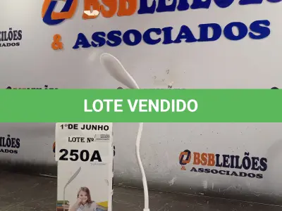LOTE 250 - 01 LUMINÁRIA DE LED. (NO ESTADO, LEILÃO NÃO TEM GARANTIA E NEM DEVOLUÇÃO, SUJEITO A POSSÍVEIS AVARIAS VISÍVEIS/OCULTAS E/OU AUSÊNCIA DE COMPONENTES).