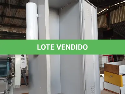 LOTE 435 - 01 ARMÁRIO ROUPEIRO EM AÇO COM 02 PORTAS. (NO ESTADO, LEILÃO NÃO TEM GARANTIA E NEM DEVOLUÇÃO, SUJEITO A POSSÍVEIS AVARIAS VISÍVEIS/OCULTAS E/OU AUSÊNCIA DE COMPONENTES).