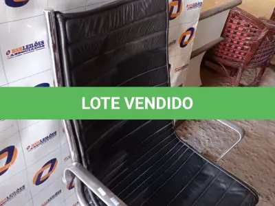 LOTE 429 - 01 CADEIRA DE ESCRITÓRIO CROMADA COM BASE GIRATÓRIA. (NO ESTADO, LEILÃO NÃO TEM GARANTIA E NEM DEVOLUÇÃO, SUJEITO A POSSÍVEIS AVARIAS VISÍVEIS/OCULTAS E/OU AUSÊNCIA DE COMPONENTES).