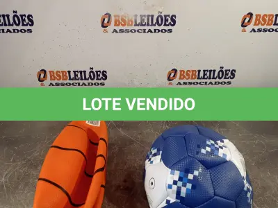 LOTE 070 - 01 BOLA DE BASQUETE E 01 BOLA DE FUTEBOL. (NO ESTADO, LEILÃO NÃO TEM GARANTIA E NEM DEVOLUÇÃO, SUJEITO A POSSÍVEIS AVARIAS VISÍVEIS/OCULTAS E/OU AUSÊNCIA DE COMPONENTES).