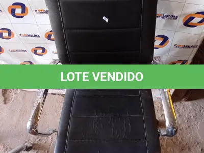 LOTE 424 - 01 CADEIRA DE ESCRITÓRIO CROMADA COM BASE GIRATÓRIA. (NO ESTADO, LEILÃO NÃO TEM GARANTIA E NEM DEVOLUÇÃO, SUJEITO A POSSÍVEIS AVARIAS VISÍVEIS/OCULTAS E/OU AUSÊNCIA DE COMPONENTES).