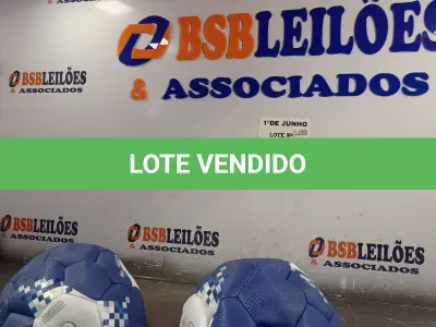 LOTE 120 - 02 BOLAS DE FUTEBOL. (NO ESTADO, LEILÃO NÃO TEM GARANTIA E NEM DEVOLUÇÃO, SUJEITO A POSSÍVEIS AVARIAS VISÍVEIS/OCULTAS E/OU AUSÊNCIA DE COMPONENTES).