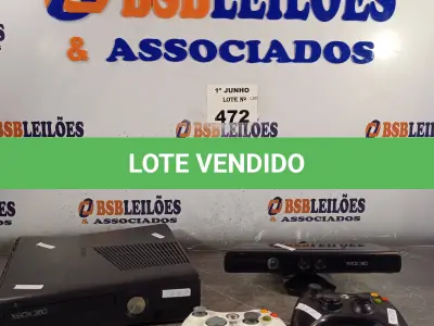 LOTE 472 - 01 CONSOLE XBOX 360, 01 KINECT E 02 CONTROLES. (NO ESTADO, LEILÃO NÃO TEM GARANTIA E NEM DEVOLUÇÃO, SUJEITO A POSSÍVEIS AVARIAS VISÍVEIS/OCULTAS E/OU AUSÊNCIA DE COMPONENTES).