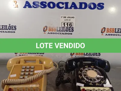 LOTE 116 - 02 APARELHOS DE TELEFONE ANTIGOS. (NO ESTADO, LEILÃO NÃO TEM GARANTIA E NEM DEVOLUÇÃO, SUJEITO A POSSÍVEIS AVARIAS VISÍVEIS/OCULTAS E/OU AUSÊNCIA DE COMPONENTES).