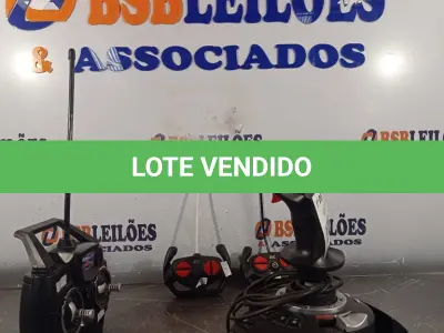 LOTE 010 - 04 CONTROLES MARCAS E MODELOS DIVERSOS. (NO ESTADO, LEILÃO NÃO TEM GARANTIA E NEM DEVOLUÇÃO, SUJEITO A POSSÍVEIS AVARIAS VISÍVEIS/OCULTAS E/OU AUSÊNCIA DE COMPONENTES).