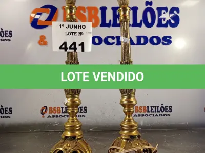 LOTE 441 - 02 ABAJURES EM METAL INCOMPLETOS. (NO ESTADO, LEILÃO NÃO TEM GARANTIA E NEM DEVOLUÇÃO, SUJEITO A POSSÍVEIS AVARIAS VISÍVEIS/OCULTAS E/OU AUSÊNCIA DE COMPONENTES).
