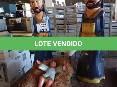 LOTE 423 - 01 PRESÉPIO EM MADEIRA. (NO ESTADO, LEILÃO NÃO TEM GARANTIA E NEM DEVOLUÇÃO, SUJEITO A POSSÍVEIS AVARIAS VISÍVEIS/OCULTAS E/OU AUSÊNCIA DE COMPONENTES).