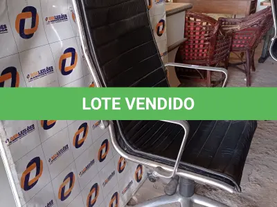 LOTE 429 - 01 CADEIRA DE ESCRITÓRIO CROMADA COM BASE GIRATÓRIA. (NO ESTADO, LEILÃO NÃO TEM GARANTIA E NEM DEVOLUÇÃO, SUJEITO A POSSÍVEIS AVARIAS VISÍVEIS/OCULTAS E/OU AUSÊNCIA DE COMPONENTES).