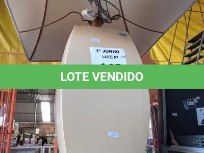 LOTE 443 - 01 ABAJUR EM MADEIRA. (NO ESTADO, LEILÃO NÃO TEM GARANTIA E NEM DEVOLUÇÃO, SUJEITO A POSSÍVEIS AVARIAS VISÍVEIS/OCULTAS E/OU AUSÊNCIA DE COMPONENTES).