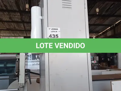 LOTE 435 - 01 ARMÁRIO ROUPEIRO EM AÇO COM 02 PORTAS. (NO ESTADO, LEILÃO NÃO TEM GARANTIA E NEM DEVOLUÇÃO, SUJEITO A POSSÍVEIS AVARIAS VISÍVEIS/OCULTAS E/OU AUSÊNCIA DE COMPONENTES).