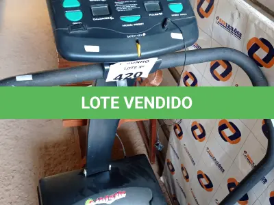 LOTE 420 - 01 ESTEIRA ERGOMÉTRICA MARCA ATLETIC. (NO ESTADO, LEILÃO NÃO TEM GARANTIA E NEM DEVOLUÇÃO, SUJEITO A POSSÍVEIS AVARIAS VISÍVEIS/OCULTAS E/OU AUSÊNCIA DE COMPONENTES).