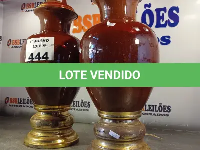 LOTE 444 - 02 ABAJURES INCOMPLETOS COM AVARIAS. (NO ESTADO, LEILÃO NÃO TEM GARANTIA E NEM DEVOLUÇÃO, SUJEITO A POSSÍVEIS AVARIAS VISÍVEIS/OCULTAS E/OU AUSÊNCIA DE COMPONENTES).