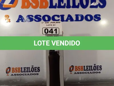 LOTE 041 - 01 GARRAFA TÉRMICA DE 750ML. (NO ESTADO, LEILÃO NÃO TEM GARANTIA E NEM DEVOLUÇÃO, SUJEITO A POSSÍVEIS AVARIAS VISÍVEIS/OCULTAS E/OU AUSÊNCIA DE COMPONENTES).