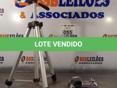 LOTE 055 - 01 CÂMERA FOTOGRÁFICA COM TRIPE. (NO ESTADO, LEILÃO NÃO TEM GARANTIA E NEM DEVOLUÇÃO, SUJEITO A POSSÍVEIS AVARIAS VISÍVEIS/OCULTAS E/OU AUSÊNCIA DE COMPONENTES).