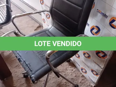 LOTE 424 - 01 CADEIRA DE ESCRITÓRIO CROMADA COM BASE GIRATÓRIA. (NO ESTADO, LEILÃO NÃO TEM GARANTIA E NEM DEVOLUÇÃO, SUJEITO A POSSÍVEIS AVARIAS VISÍVEIS/OCULTAS E/OU AUSÊNCIA DE COMPONENTES).